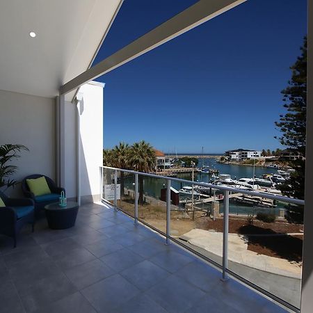 Harbour Views At Mindarie Marina Apartment Exterior photo