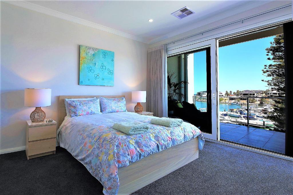 Harbour Views At Mindarie Marina Apartment Exterior photo