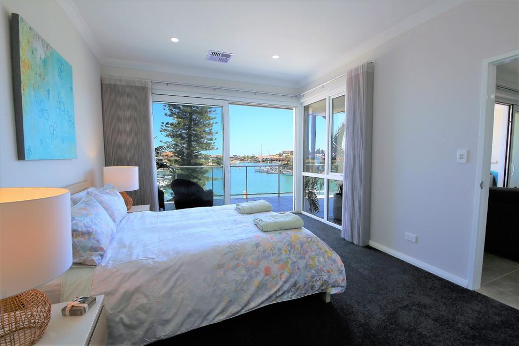 Harbour Views At Mindarie Marina Apartment Exterior photo